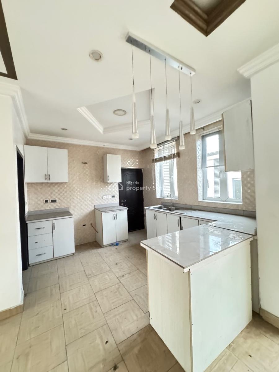 Spacious Nice 2 Bedroom Apartment Gud for Commercial Etc, Beside Idado Estate 🏡 Close to Chevy Estate Espress, Lekki, Lagos, Block of Flats for Sale