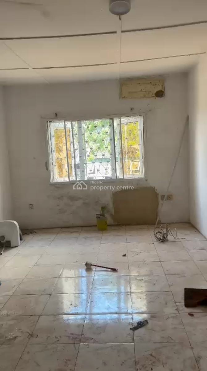 Lovely Single Room Salon Space (upstairs), Alausa, Alausa, Ikeja, Lagos, Shop for Rent