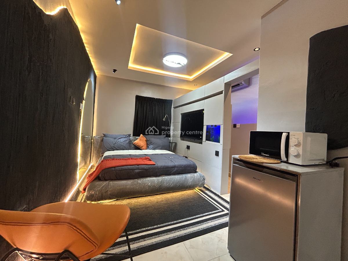Exquisite 1 Bedroom Studio, Off Admiralty Road, Lekki Phase 1, Lekki, Lagos, Flat / Apartment Short Let