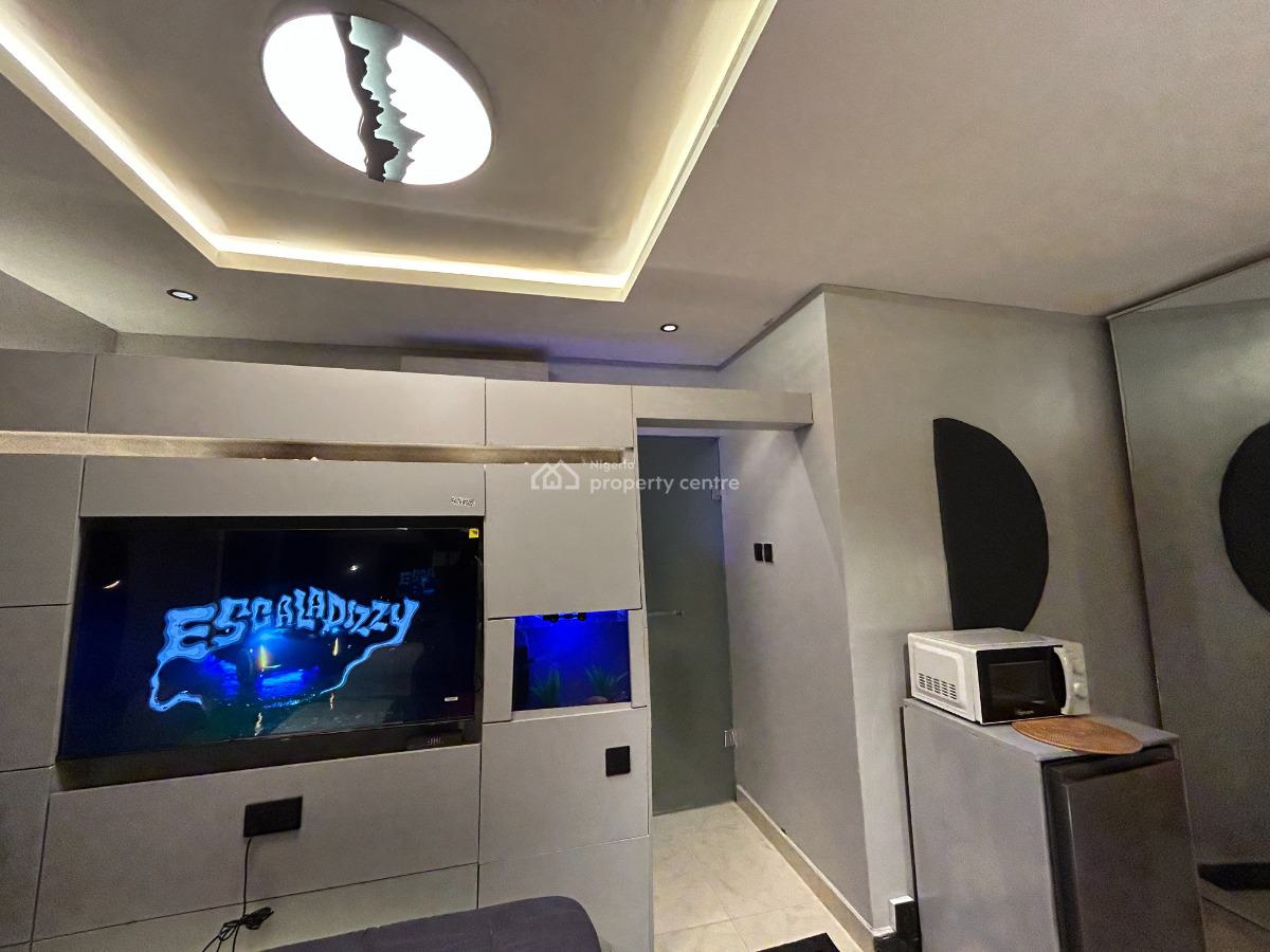 Exquisite 1 Bedroom Studio, Off Admiralty Road, Lekki Phase 1, Lekki, Lagos, Flat / Apartment Short Let