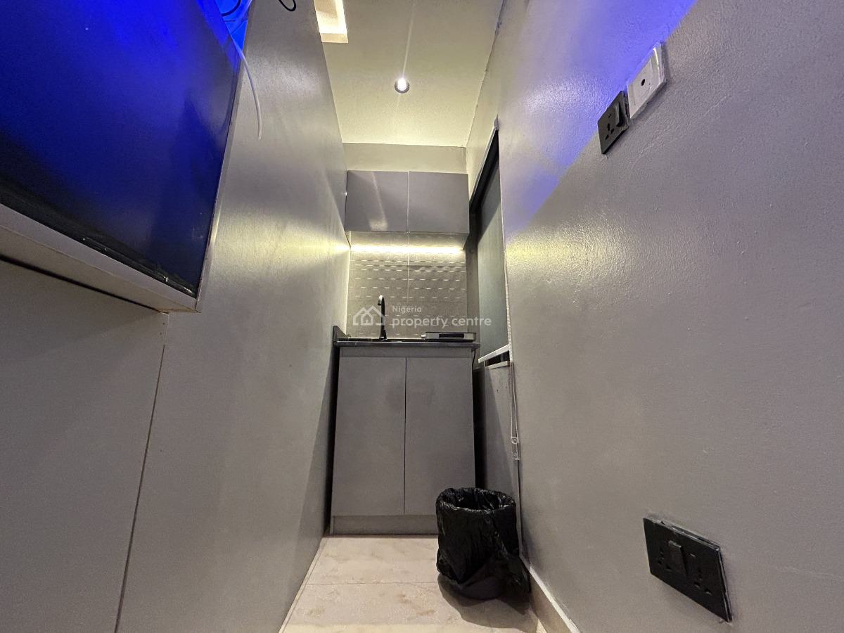 Exquisite 1 Bedroom Studio, Off Admiralty Road, Lekki Phase 1, Lekki, Lagos, Flat / Apartment Short Let