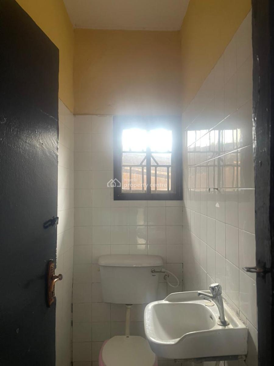 2bedroom Apartment, Gra Phase 1, Magodo, Lagos, Flat / Apartment for Rent