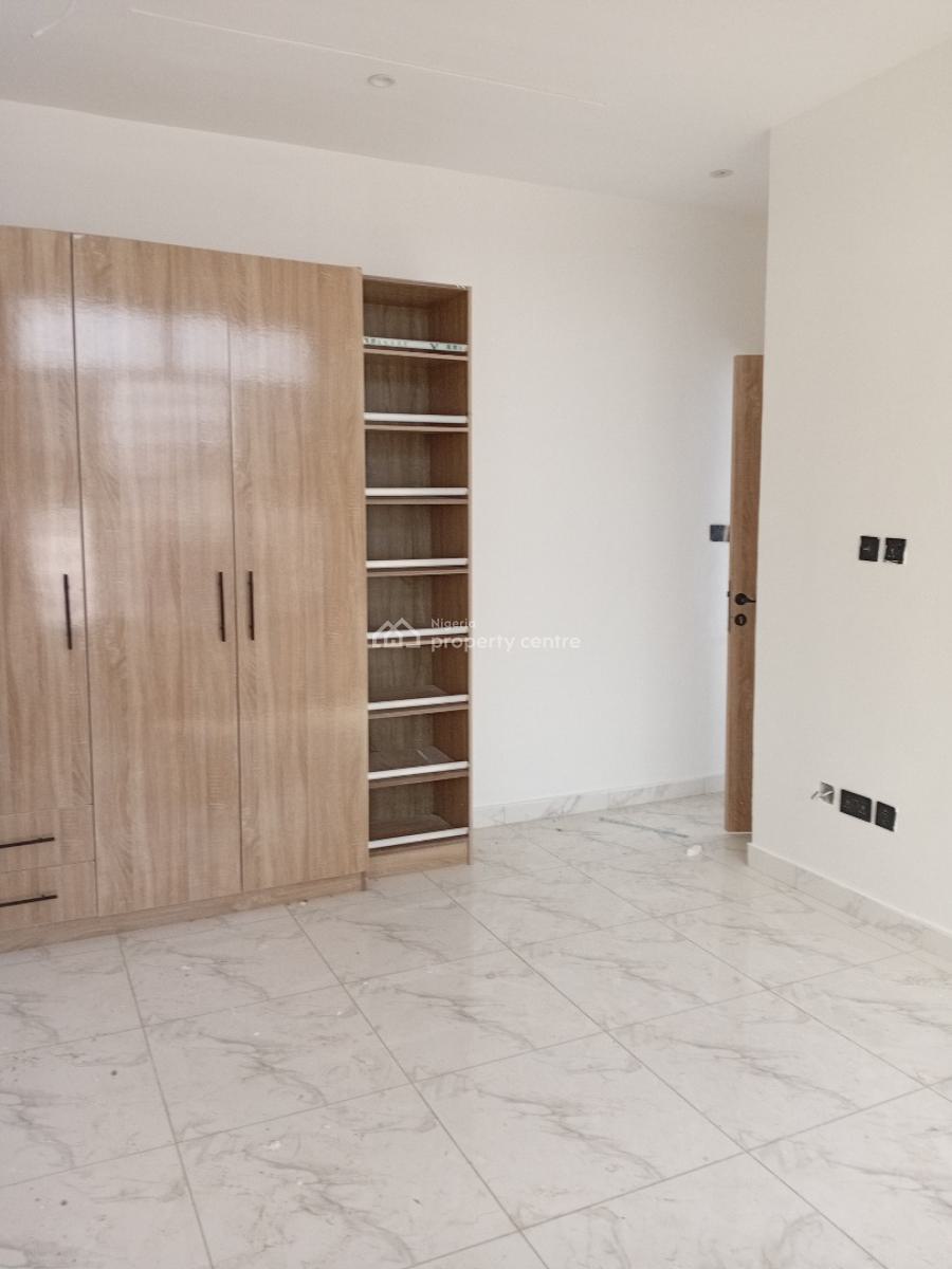 Blend of Royalty in a 2-bedroom Block of Flat, Ologolo, Lekki, Lagos, Flat / Apartment for Sale