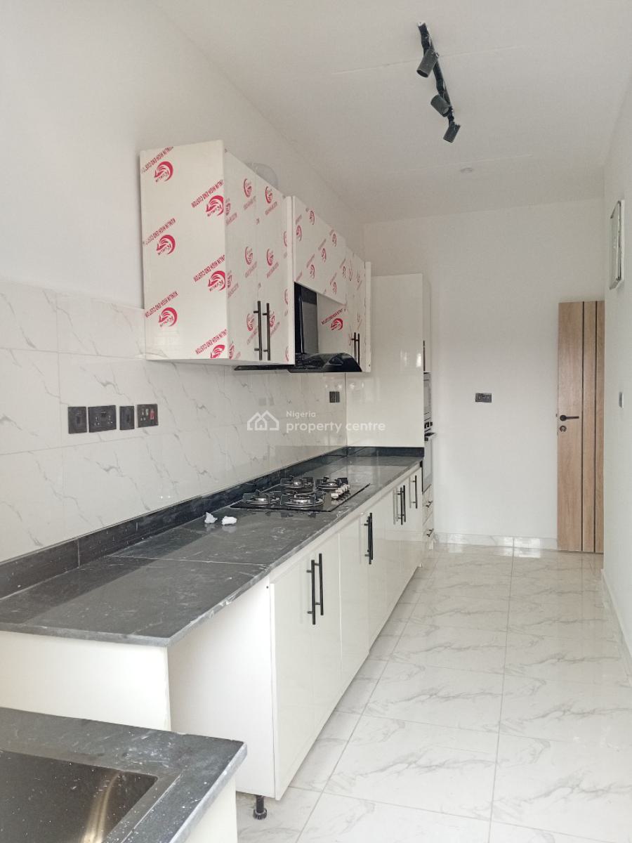 Blend of Royalty in a 2-bedroom Block of Flat, Ologolo, Lekki, Lagos, Flat / Apartment for Sale