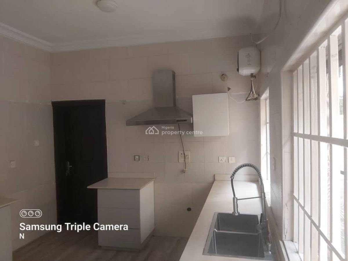 Newly Renovated 5 Bedrooms All Ensuite Detached House with 2 Rooms Bq, Lekki Phase 1, Lekki, Lagos, Detached Duplex for Rent