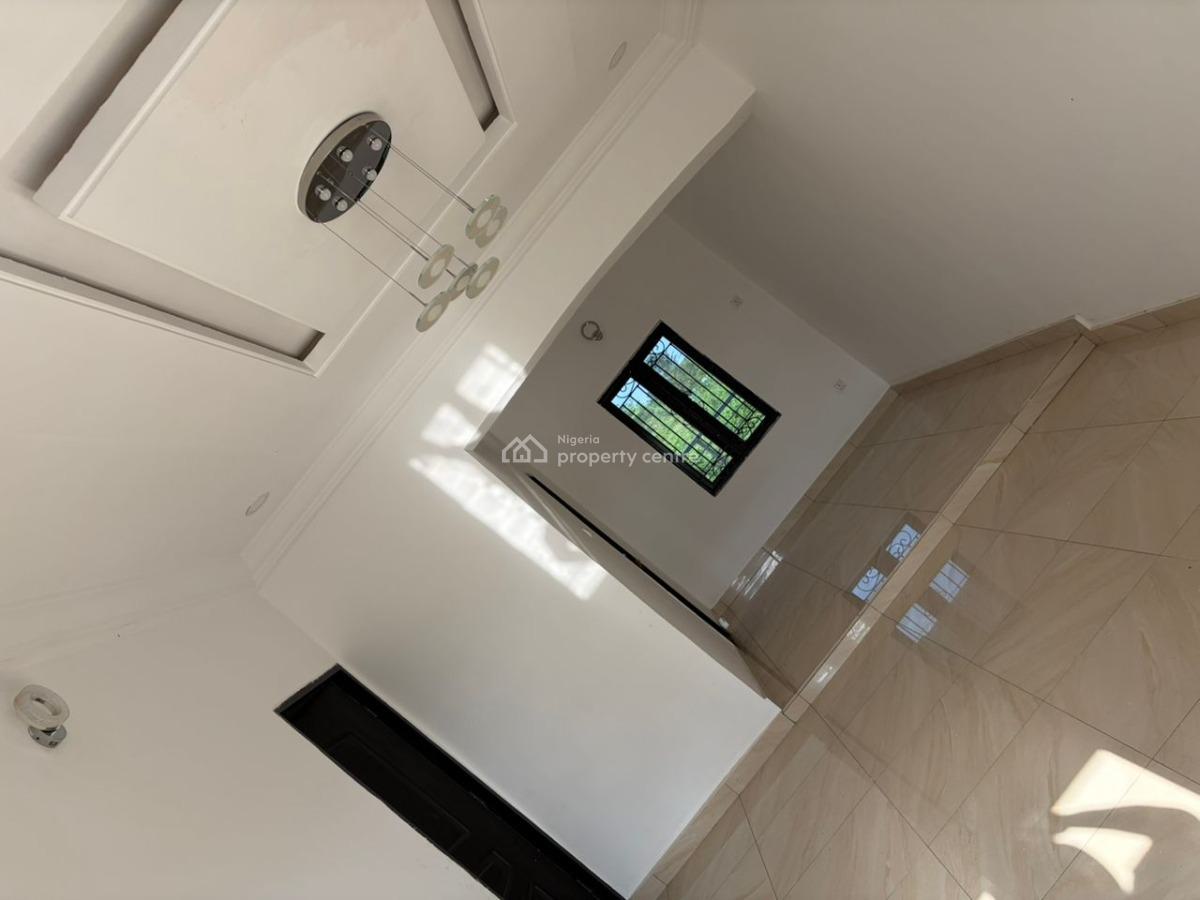 Clean 3bedroom Flat, Evbuorioba, Off Airport Road Extension, Oredo, Edo, Flat / Apartment for Rent