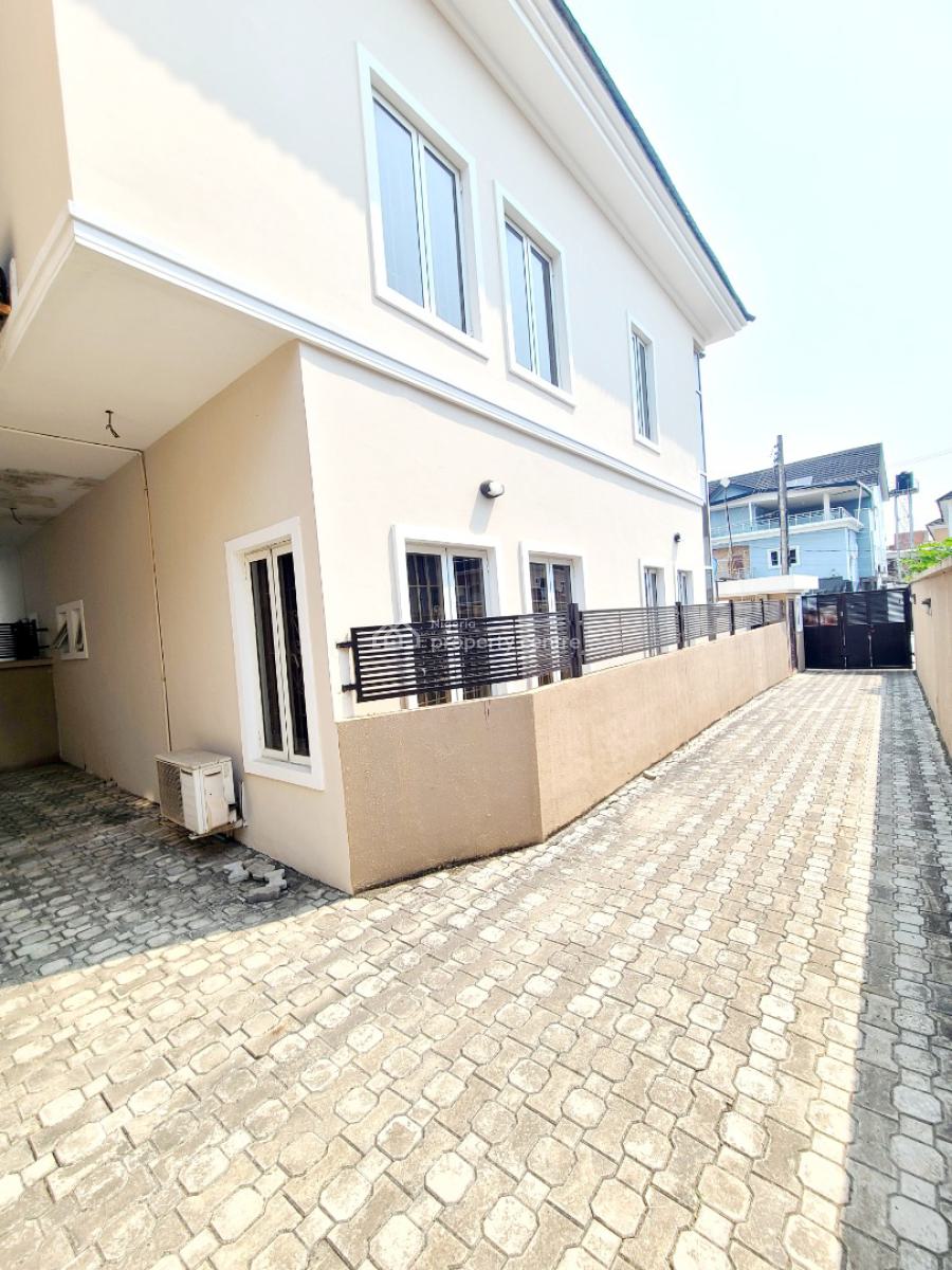 Spacious 3 Bedrooms Semi Detached Duplex with 1 Bq, Chevron Drive, Lekki, Lagos, Semi-detached Duplex for Rent