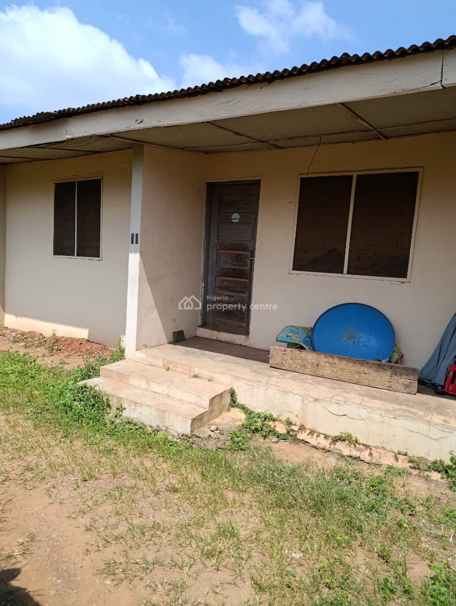 Twin Flat of 3 Bedroom with Room & Parlour Self Contain on 605sqm, Olubadan Estate, Alakia, Ibadan, Oyo, Block of Flats for Sale