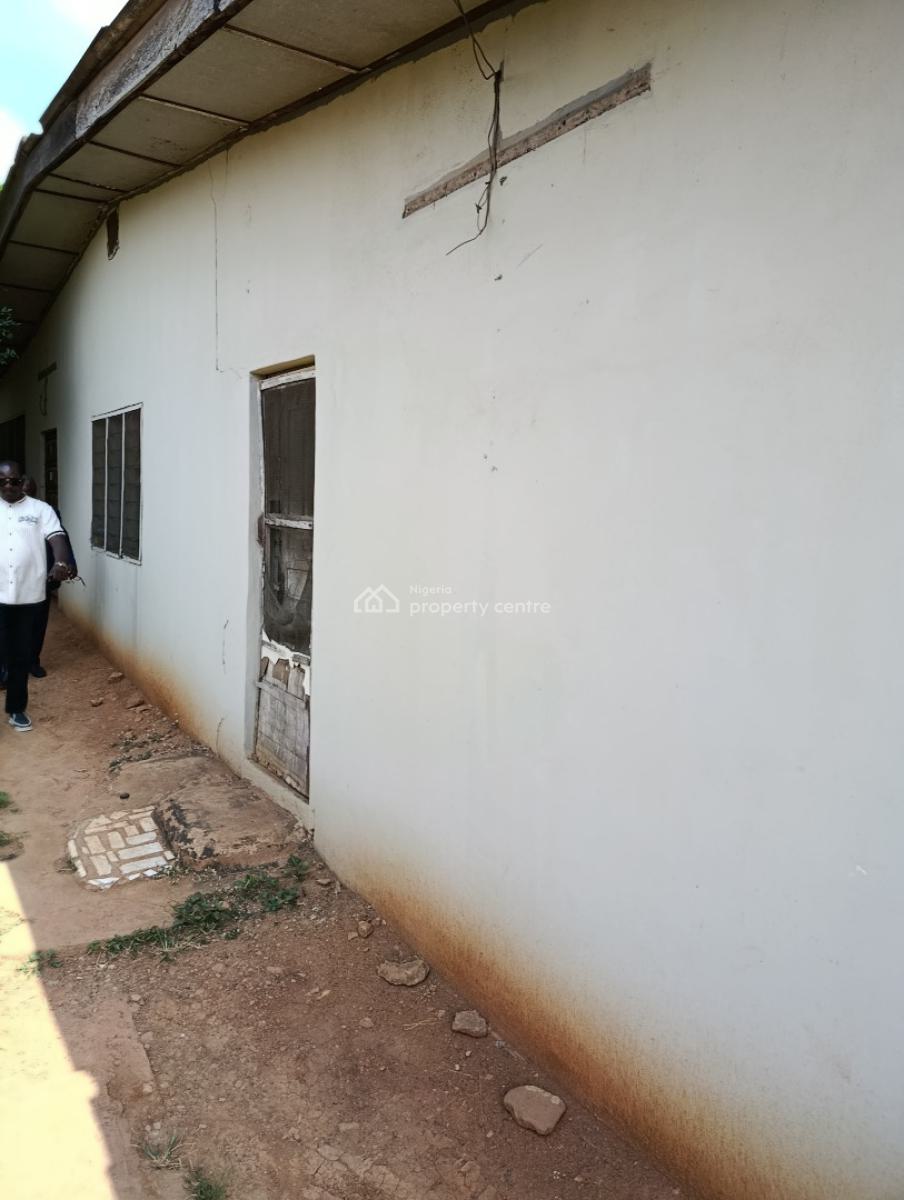 Twin Flat of 3 Bedroom with Room & Parlour Self Contain on 605sqm, Olubadan Estate, Alakia, Ibadan, Oyo, Block of Flats for Sale