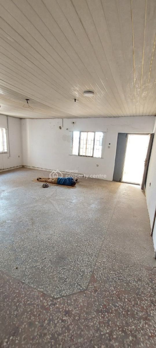 Spacious 3 Bedroom Flat Upstairs, Agungi, Lekki, Lagos, Flat / Apartment for Rent