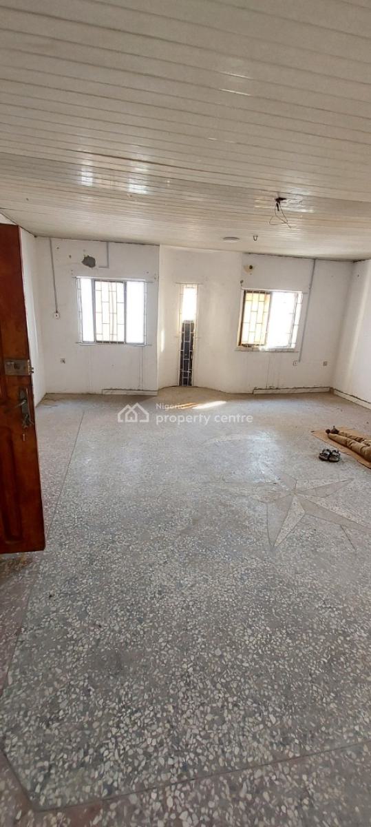 Spacious 3 Bedroom Flat Upstairs, Agungi, Lekki, Lagos, Flat / Apartment for Rent