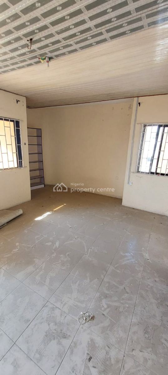 Spacious 3 Bedroom Flat Upstairs, Agungi, Lekki, Lagos, Flat / Apartment for Rent