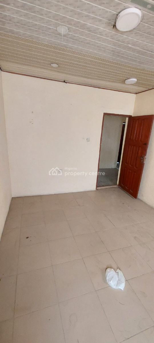 Spacious 3 Bedroom Flat Upstairs, Agungi, Lekki, Lagos, Flat / Apartment for Rent