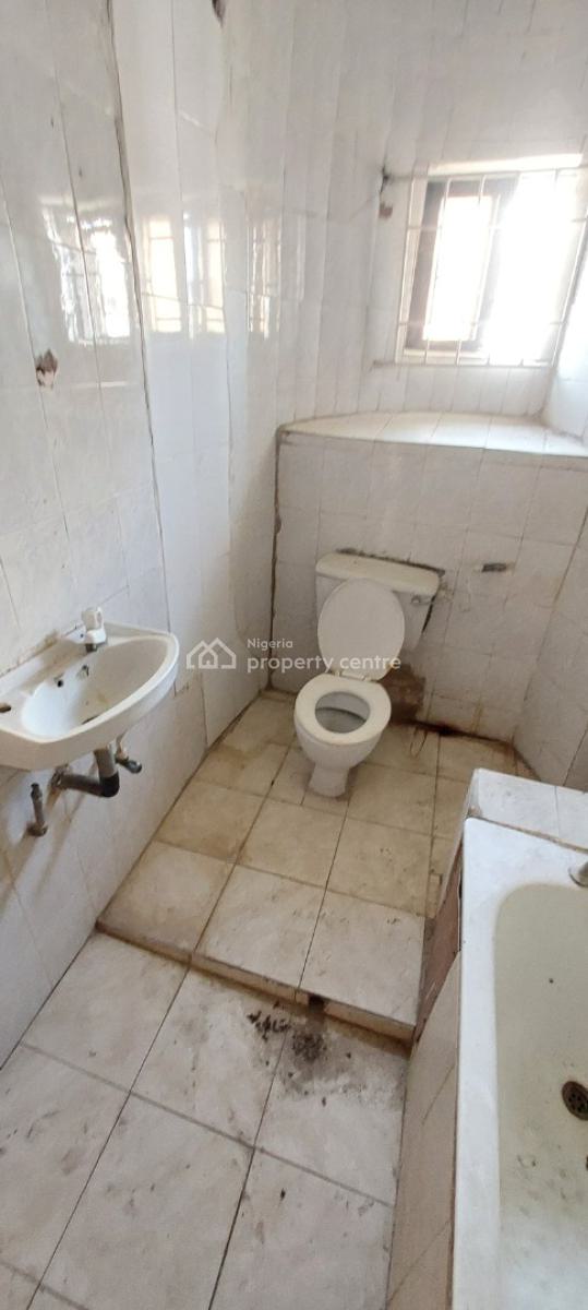 Spacious 3 Bedroom Flat Upstairs, Agungi, Lekki, Lagos, Flat / Apartment for Rent