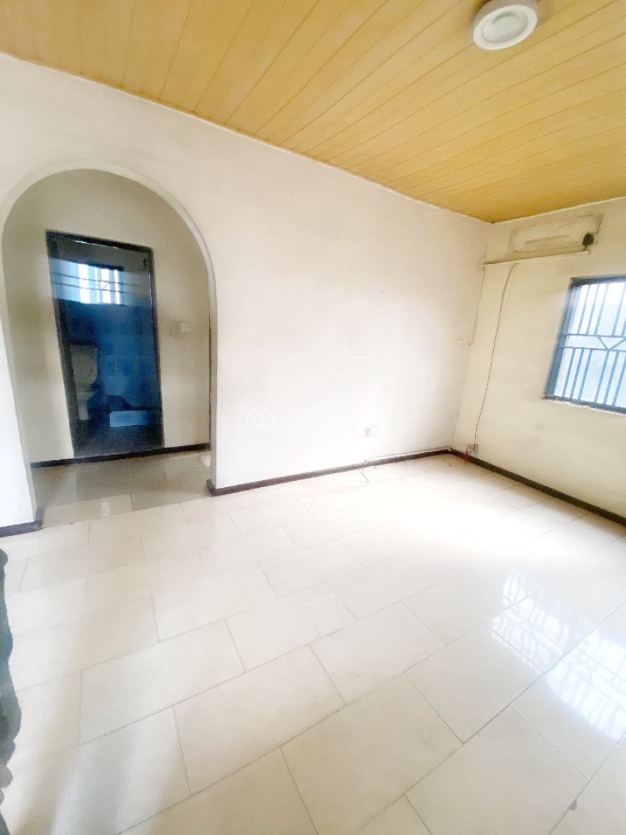 a Well Maintained Spacious 2 Bedroom Flat, Omole Phase 2, Ikeja, Lagos, Flat / Apartment for Rent