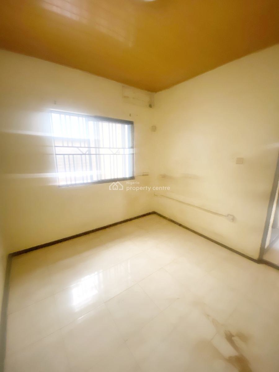 a Well Maintained Spacious 2 Bedroom Flat, Omole Phase 2, Ikeja, Lagos, Flat / Apartment for Rent
