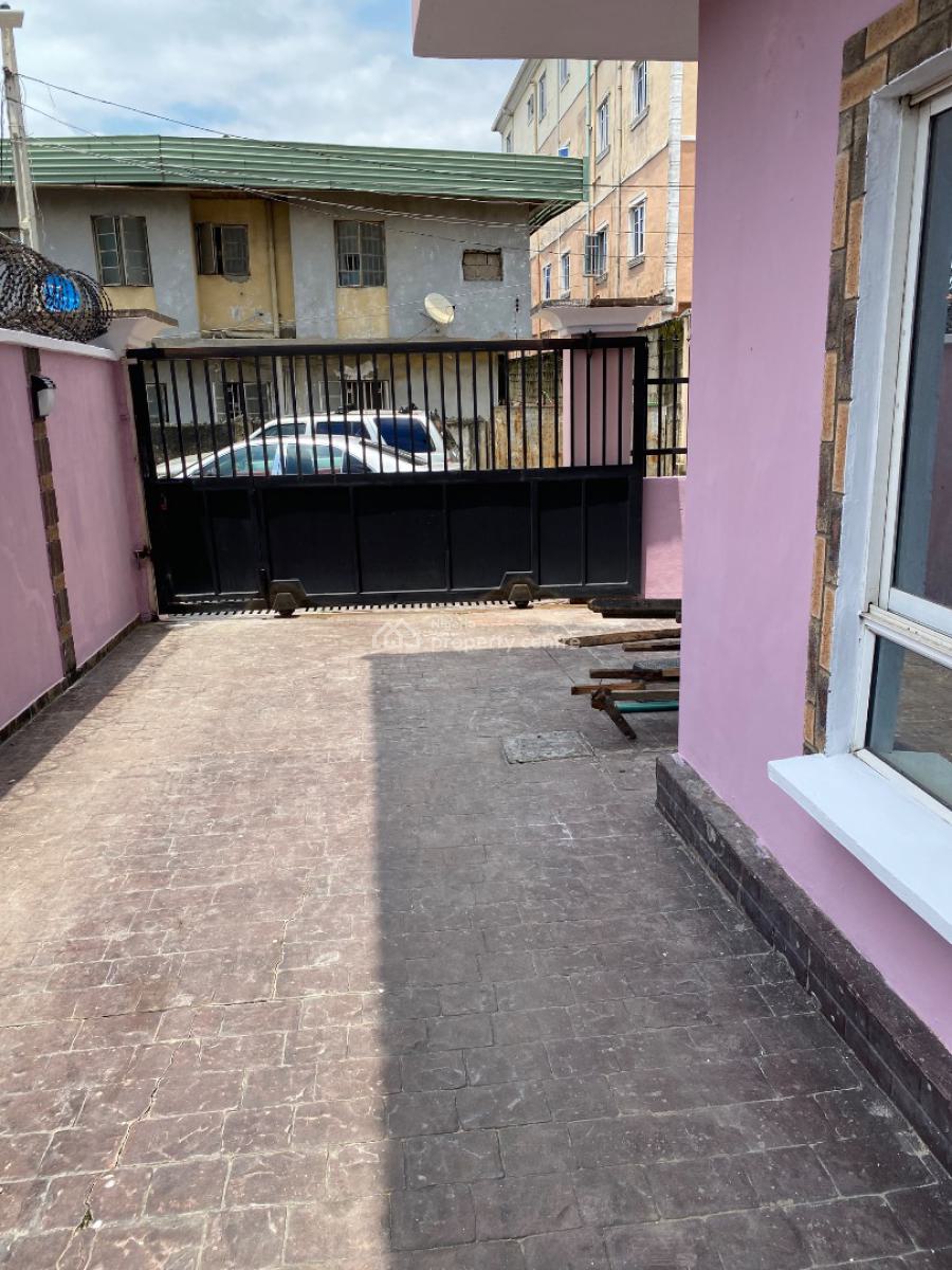 Renovated 4 Bedroom Detached Duplex with Gatehouse, Ijesha, Surulere, Lagos, Detached Duplex for Rent