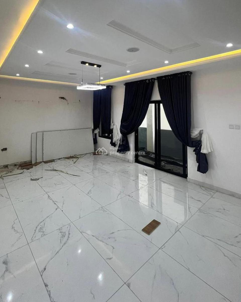 Exquisite Living! 4-bedroom Maisonette with Wardrobe & Family Lounge, Lekki Phase 1, Lekki, Lagos, Flat / Apartment for Sale
