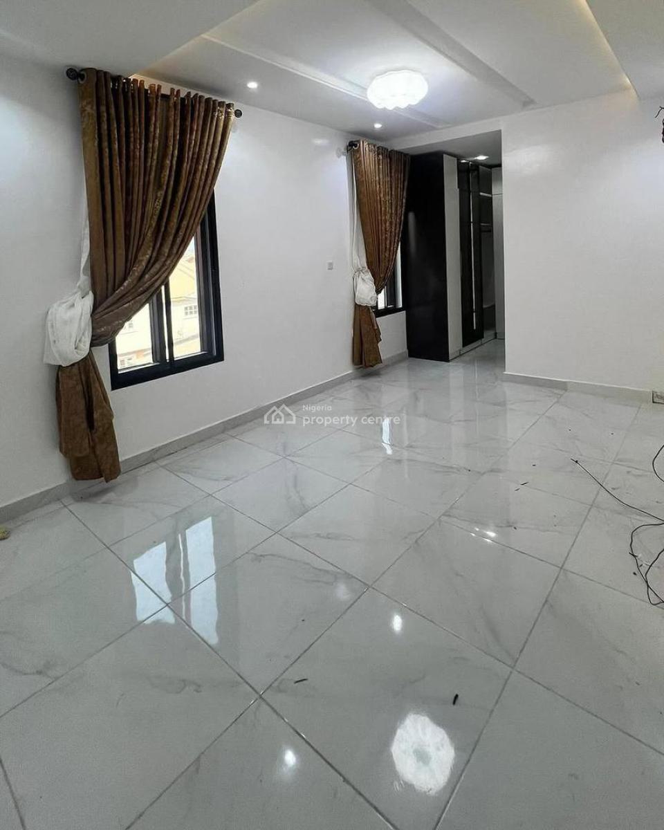 Exquisite Living! 4-bedroom Maisonette with Wardrobe & Family Lounge, Lekki Phase 1, Lekki, Lagos, Flat / Apartment for Sale