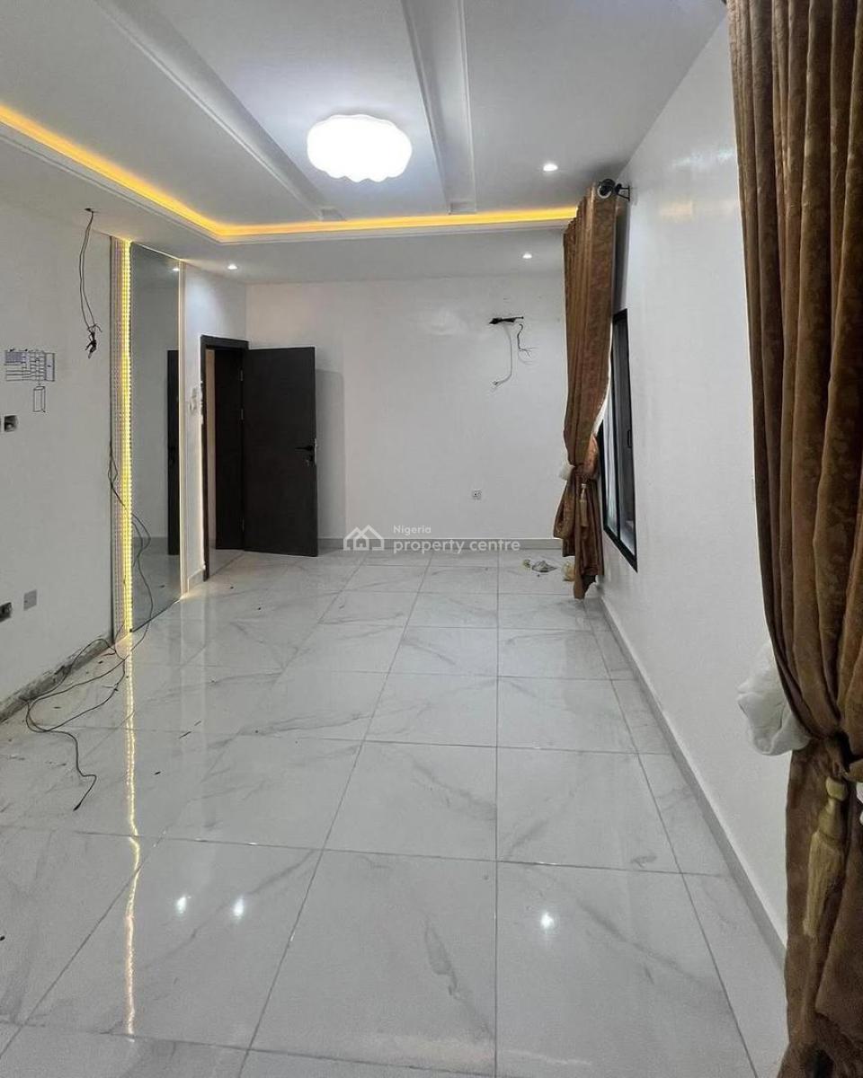 Exquisite Living! 4-bedroom Maisonette with Wardrobe & Family Lounge, Lekki Phase 1, Lekki, Lagos, Flat / Apartment for Sale