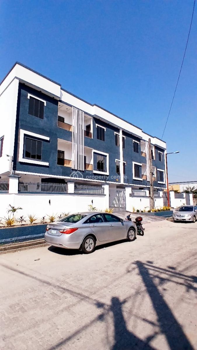 Newly Built 4 Bedroom Terrace Duplex with Bq in a Gated Estate, Lekki Phase 1, Lekki, Lagos, Terraced Duplex for Sale