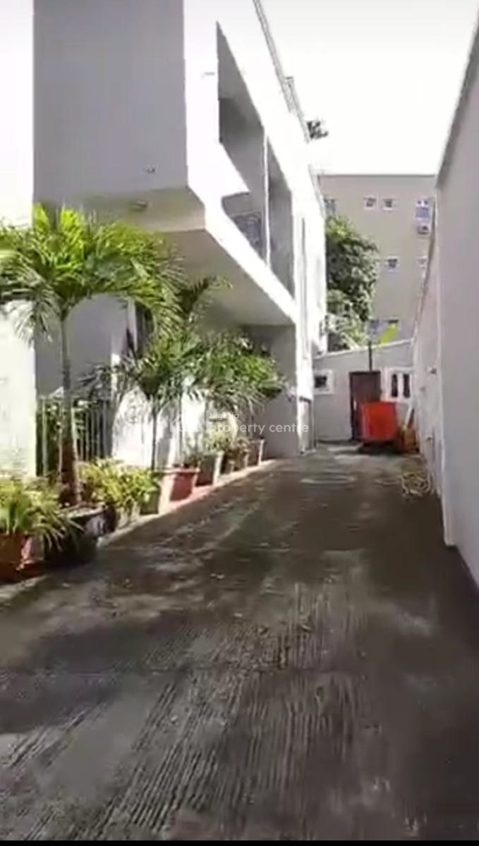 Well Maintained 5 Bedroom Detached House with Bq on 490sqm, Off Toyin Street, Ikeja., Ikeja, Lagos, Detached Duplex for Sale