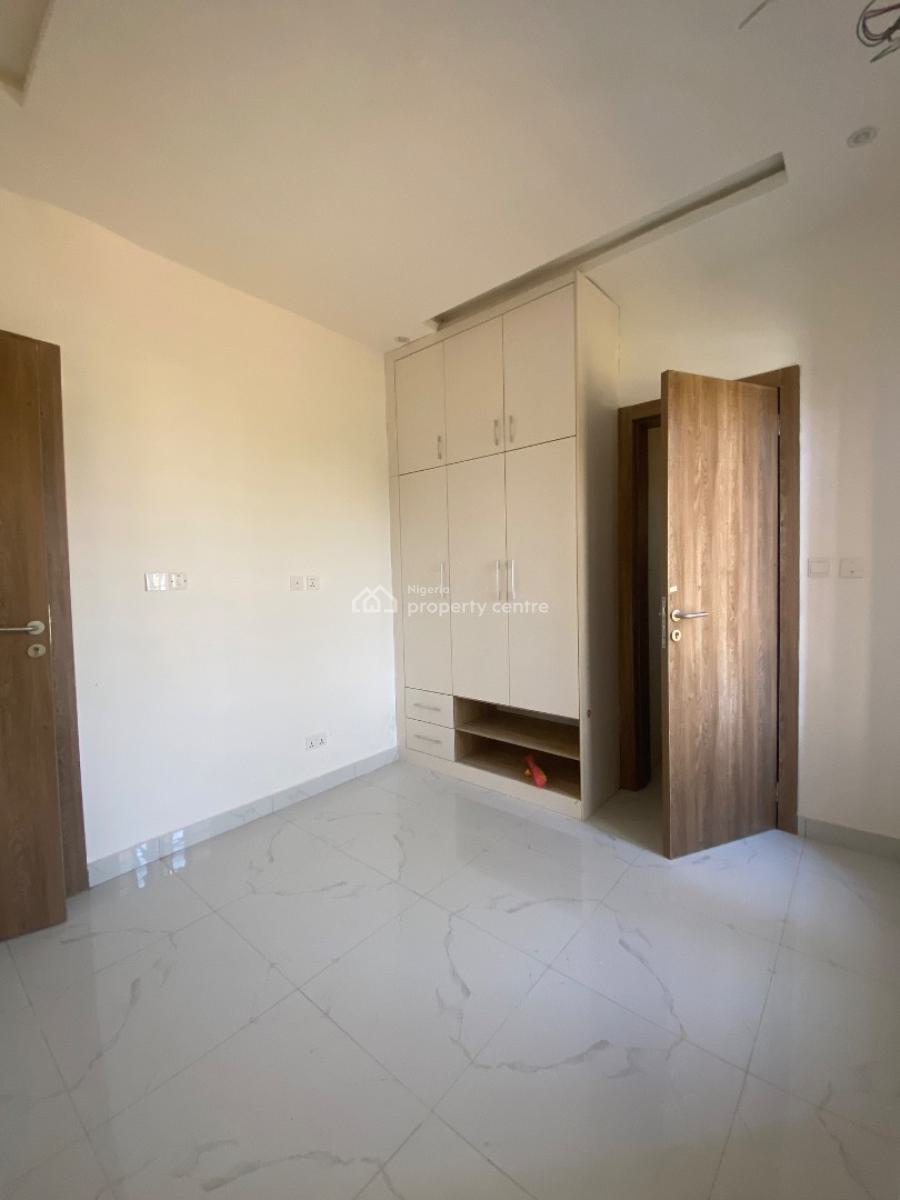 Luxury Spacious 4bed with Bq, Constant Light, Gud Rdin a  Secured Est, Beside Emrald Estate, Mobile Road Ilaje, Lekki, Lagos, Semi-detached Duplex for Sale