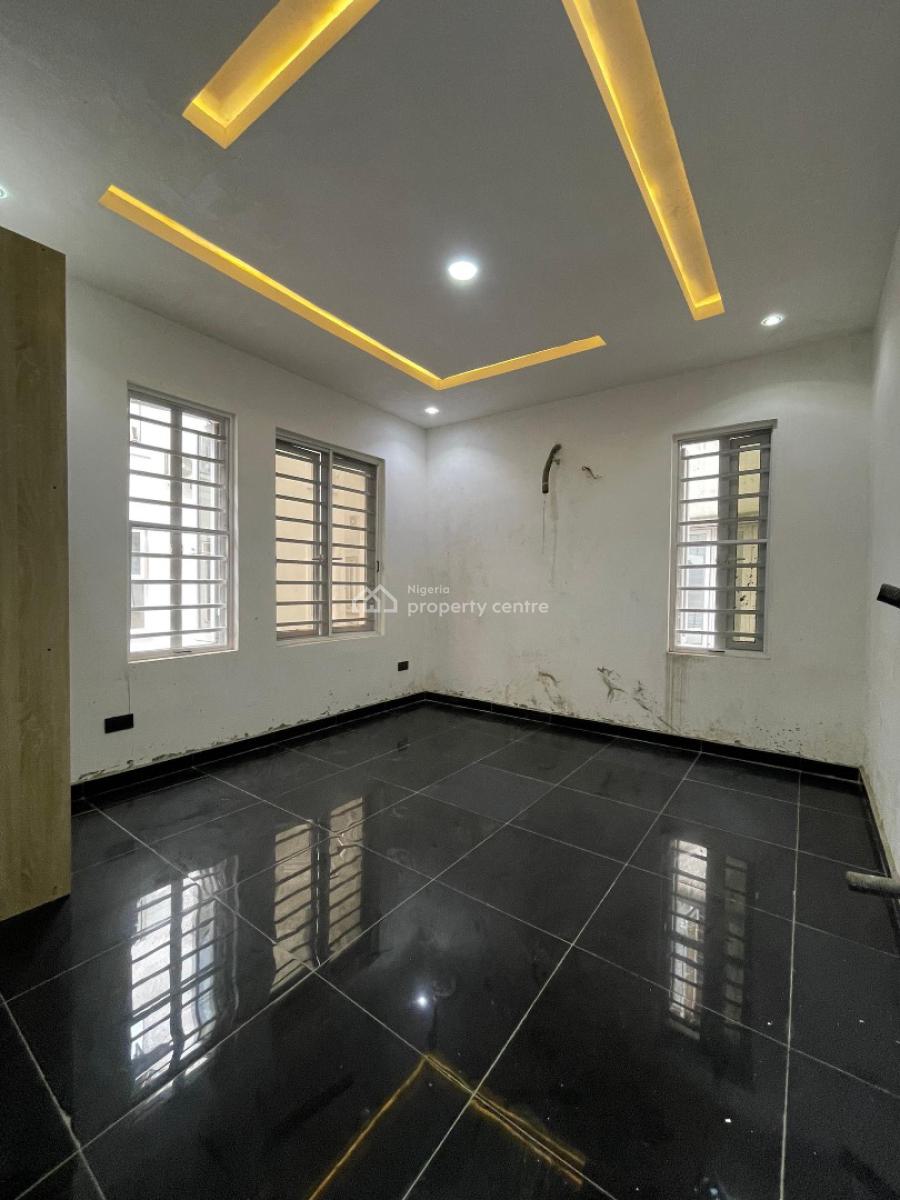 Exquisite 5bedroom Maisonette  with Bq and Study a Secure Axis, Lekki Phase 1, Lekki, Lagos, Flat / Apartment for Sale