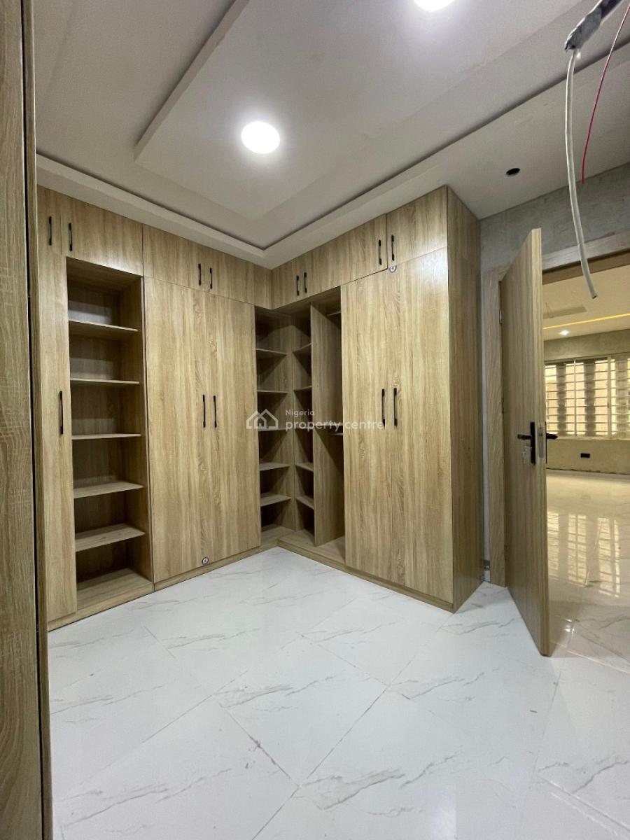 Exquisite 5bedroom Maisonette  with Bq and Study a Secure Axis, Lekki Phase 1, Lekki, Lagos, Flat / Apartment for Sale
