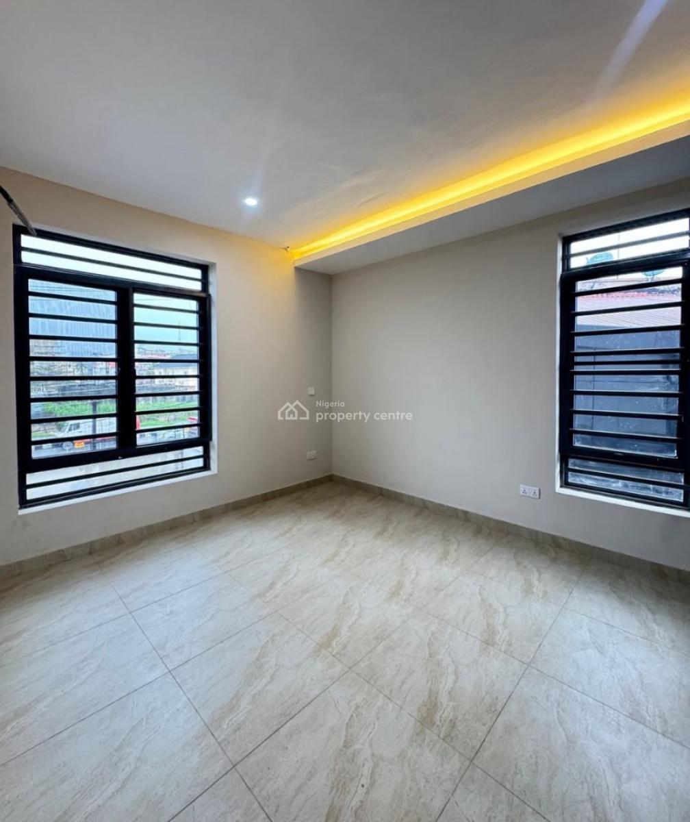 Luxury 3 Bedroom Apartment, Lekki Phase 1, Lekki, Lagos, Flat / Apartment for Sale