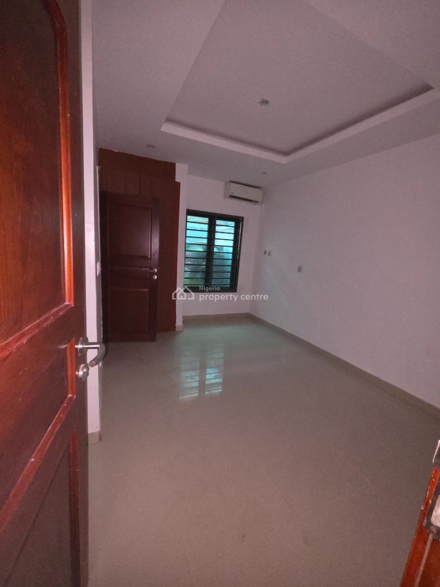a Self Serviced  3 Bedroom  Maisonette Situated in an Estate, Old Ikoyi, Ikoyi, Lagos, Flat / Apartment for Rent