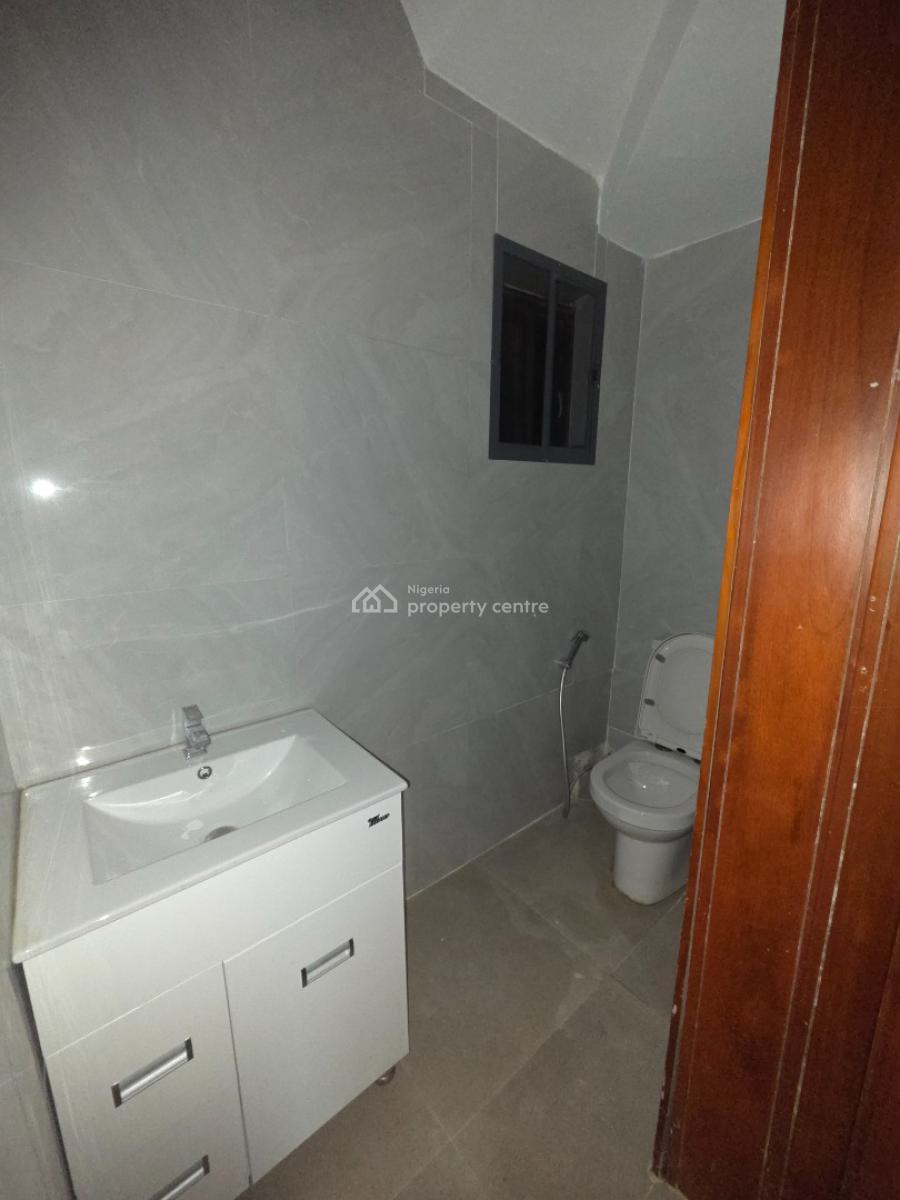 a Self Serviced  3 Bedroom  Maisonette Situated in an Estate, Old Ikoyi, Ikoyi, Lagos, Flat / Apartment for Rent