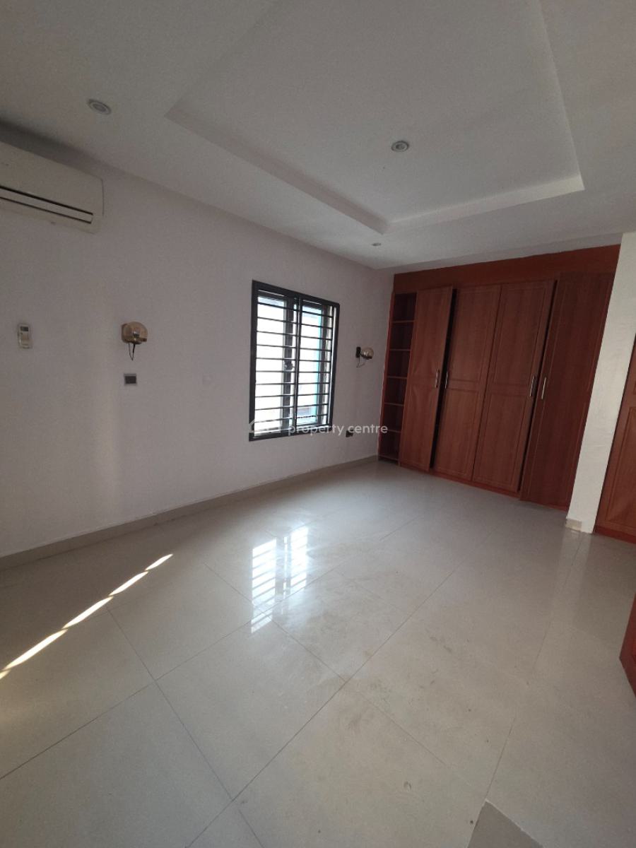 a Self Serviced  3 Bedroom  Maisonette Situated in an Estate, Old Ikoyi, Ikoyi, Lagos, Flat / Apartment for Rent