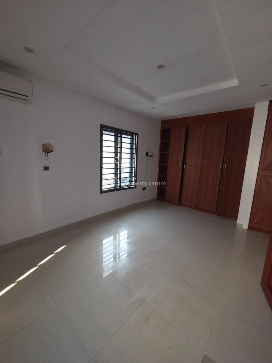 a Self Serviced  3 Bedroom  Maisonette Situated in an Estate, Old Ikoyi, Ikoyi, Lagos, Flat / Apartment for Rent
