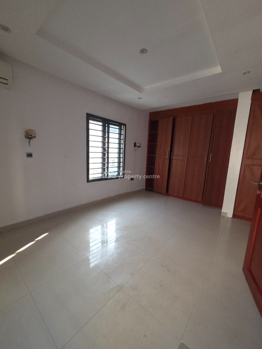 a Self Serviced  3 Bedroom  Maisonette Situated in an Estate, Old Ikoyi, Ikoyi, Lagos, Flat / Apartment for Rent
