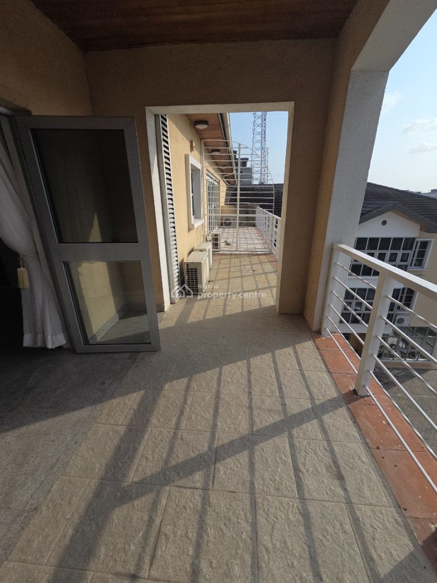 a Serviced & Neatly Maintained 2 Bedroom  Apartment, Lekki Phase 1, Lekki, Lagos, Flat / Apartment for Rent