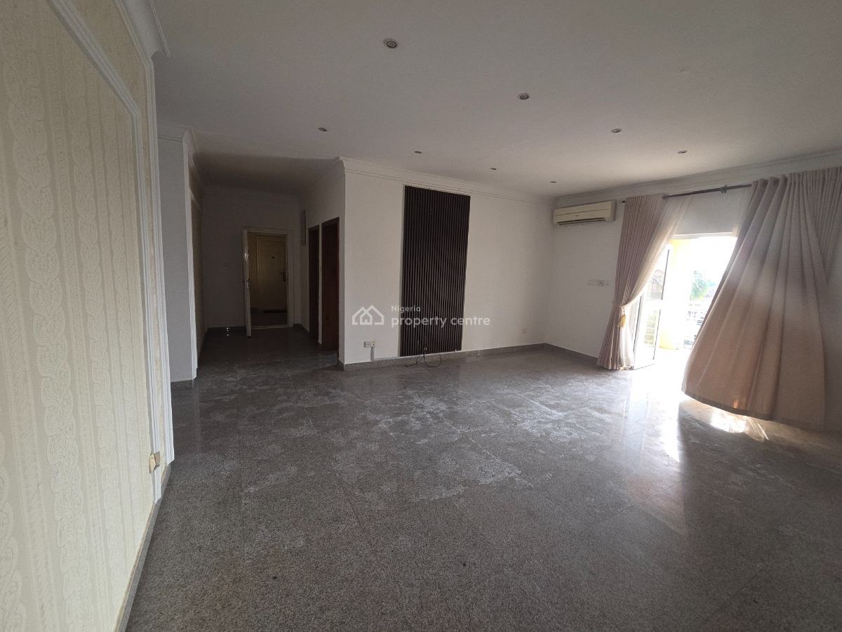 a Serviced & Neatly Maintained 2 Bedroom  Apartment, Lekki Phase 1, Lekki, Lagos, Flat / Apartment for Rent