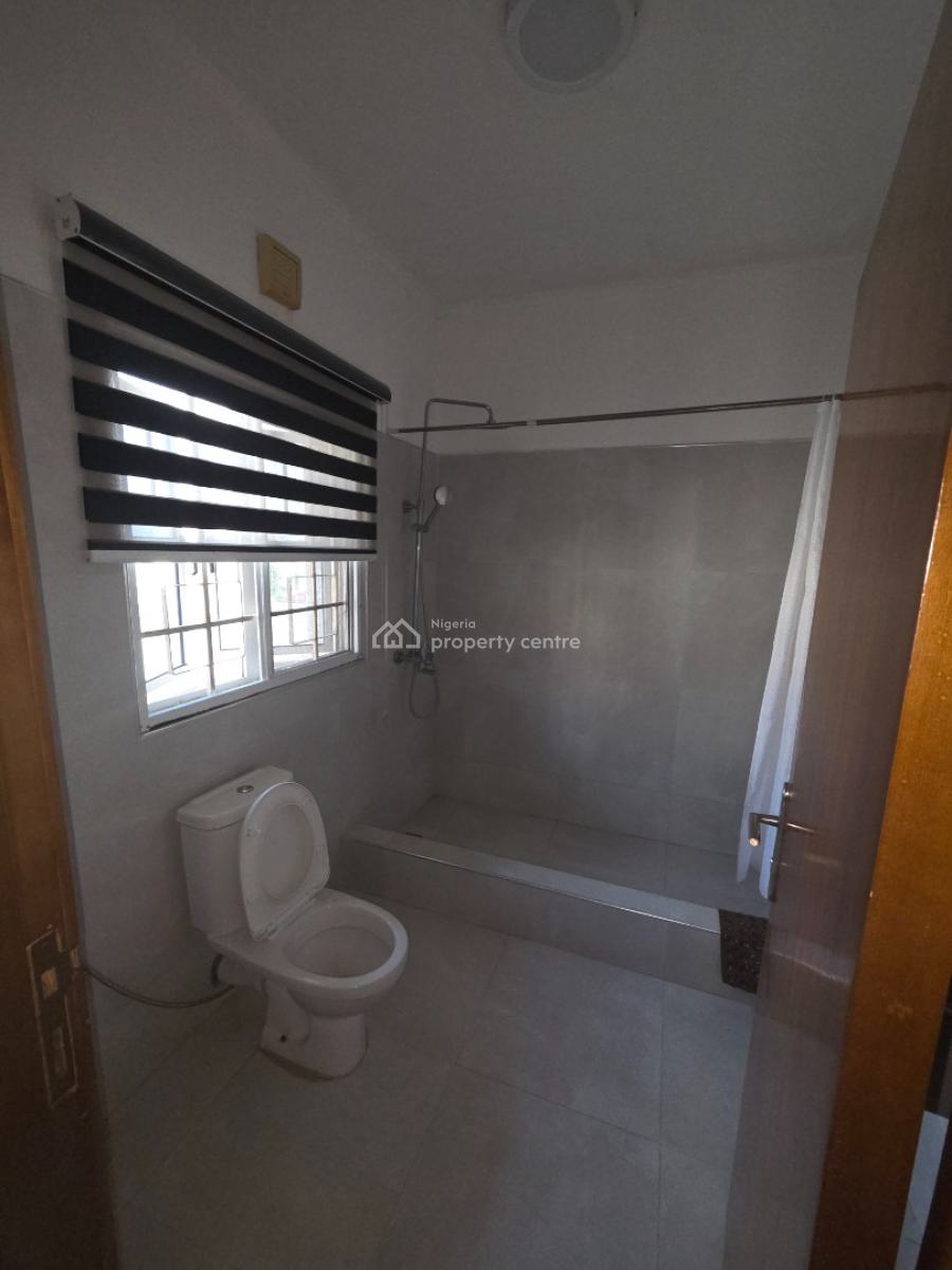 a Serviced & Neatly Maintained 2 Bedroom  Apartment, Lekki Phase 1, Lekki, Lagos, Flat / Apartment for Rent
