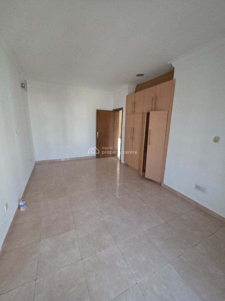 a Serviced & Neatly Maintained 2 Bedroom  Apartment, Lekki Phase 1, Lekki, Lagos, Flat / Apartment for Rent