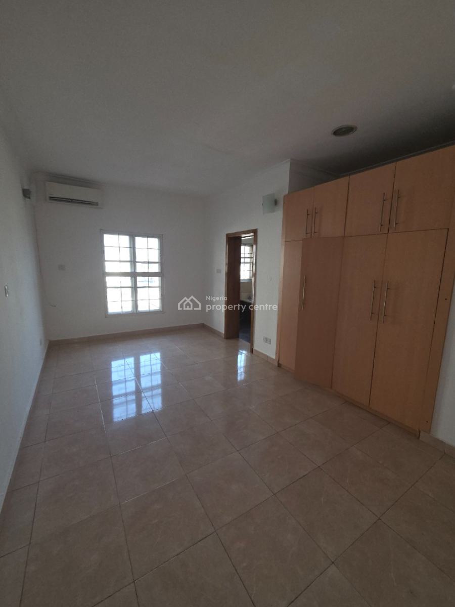 a Serviced & Neatly Maintained 2 Bedroom  Apartment, Lekki Phase 1, Lekki, Lagos, Flat / Apartment for Rent