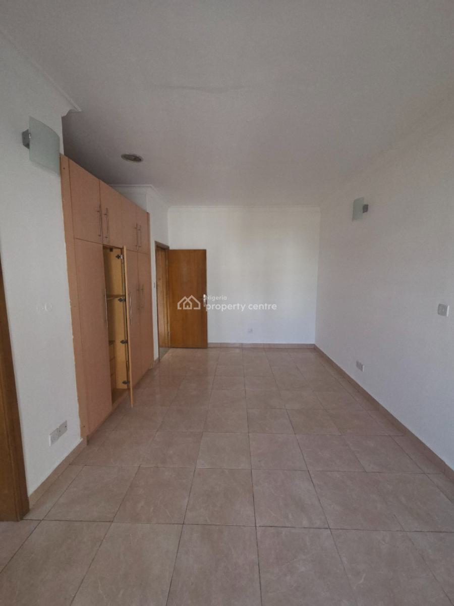 a Serviced & Neatly Maintained 2 Bedroom  Apartment, Lekki Phase 1, Lekki, Lagos, Flat / Apartment for Rent