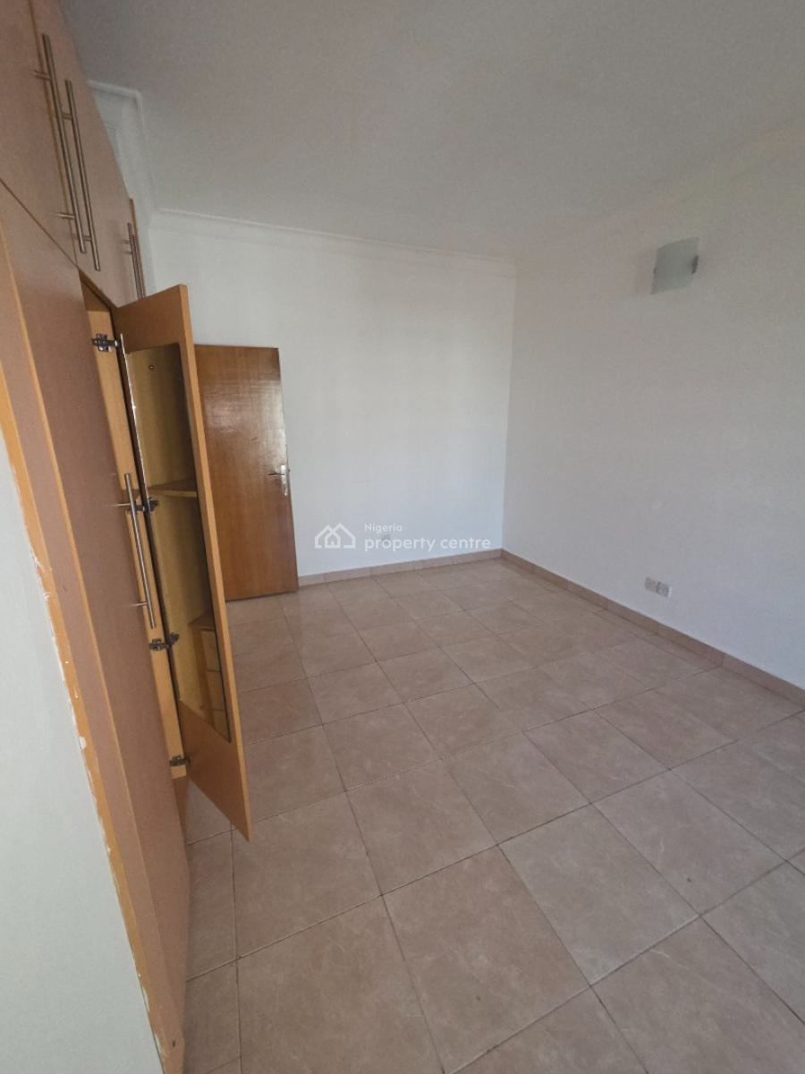 a Serviced & Neatly Maintained 2 Bedroom  Apartment, Lekki Phase 1, Lekki, Lagos, Flat / Apartment for Rent