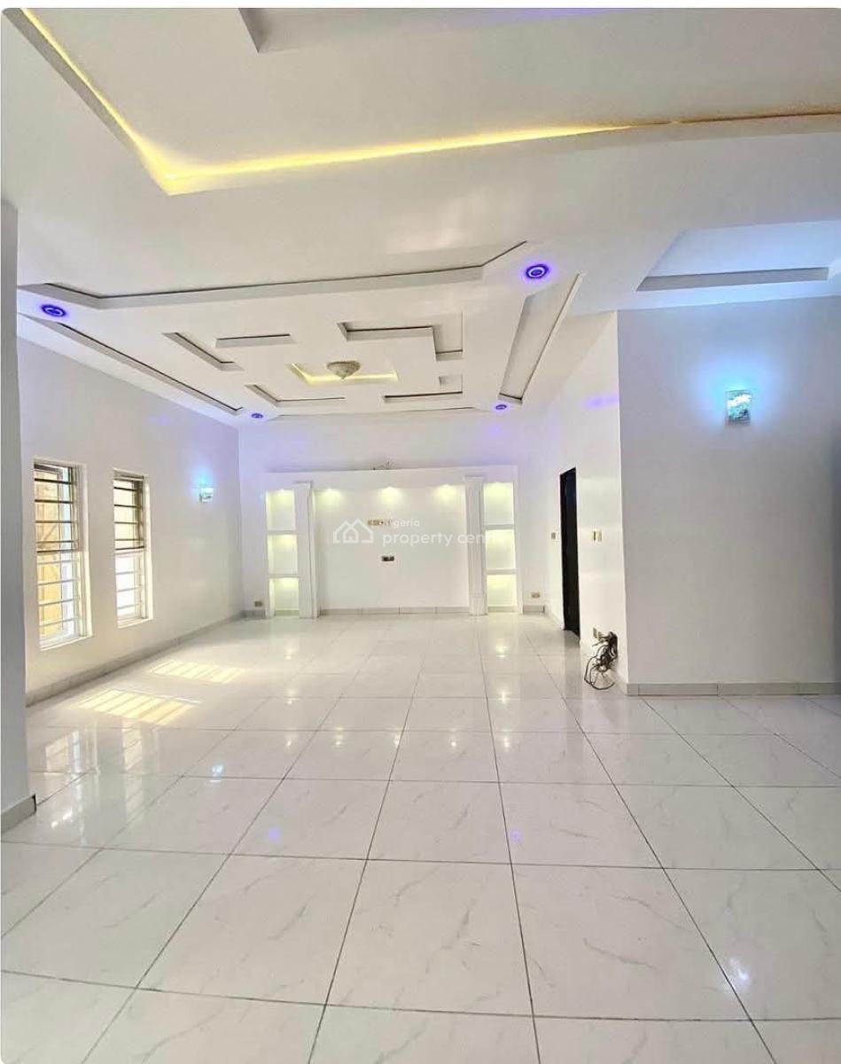 Distress Spacious 4 Bedroom Duplex, Gated and Secured Area, Thomas Estate, Ajah, Lagos, Detached Duplex for Sale