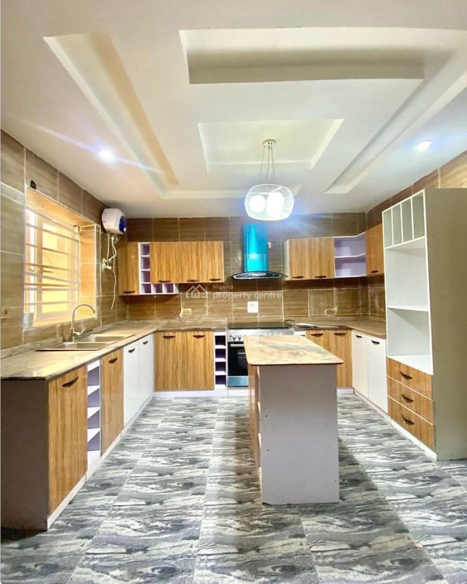 Distress Spacious 4 Bedroom Duplex, Gated and Secured Area, Thomas Estate, Ajah, Lagos, Detached Duplex for Sale