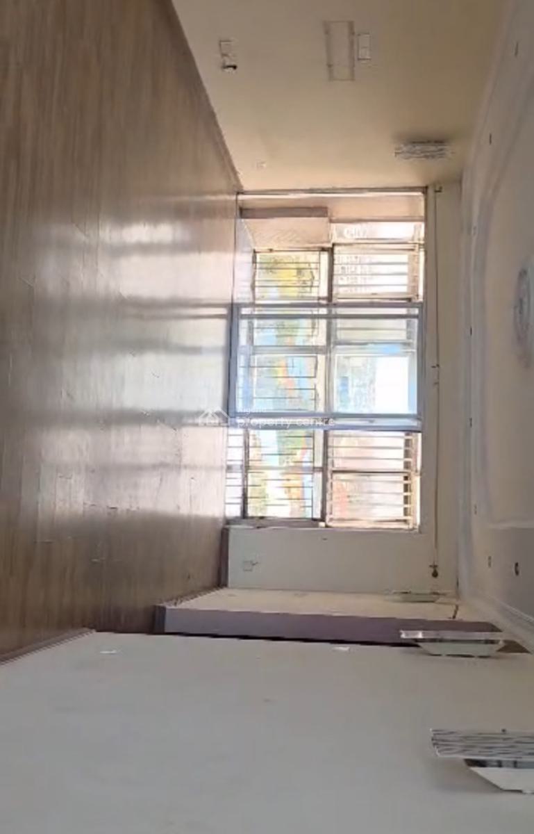 Very Clean Well Maintained 3br Flat @ericmoore Towers, Surulere., Eric Moore Towers, Eric Moore, Surulere, Lagos, Block of Flats for Sale