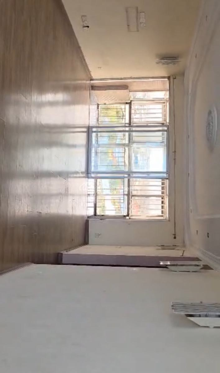 Very Clean Well Maintained 3br Flat @ericmoore Towers, Surulere., Eric Moore Towers, Eric Moore, Surulere, Lagos, Block of Flats for Sale