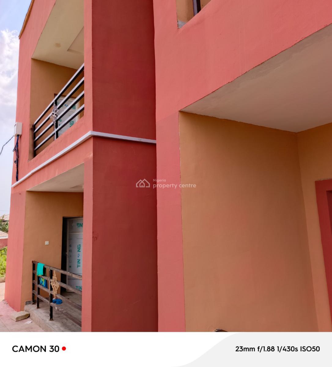 Give Away 2 Bedroom Flat in Jakande Estate, Not Far From B Stop, Isolo, Lagos, Flat / Apartment for Rent