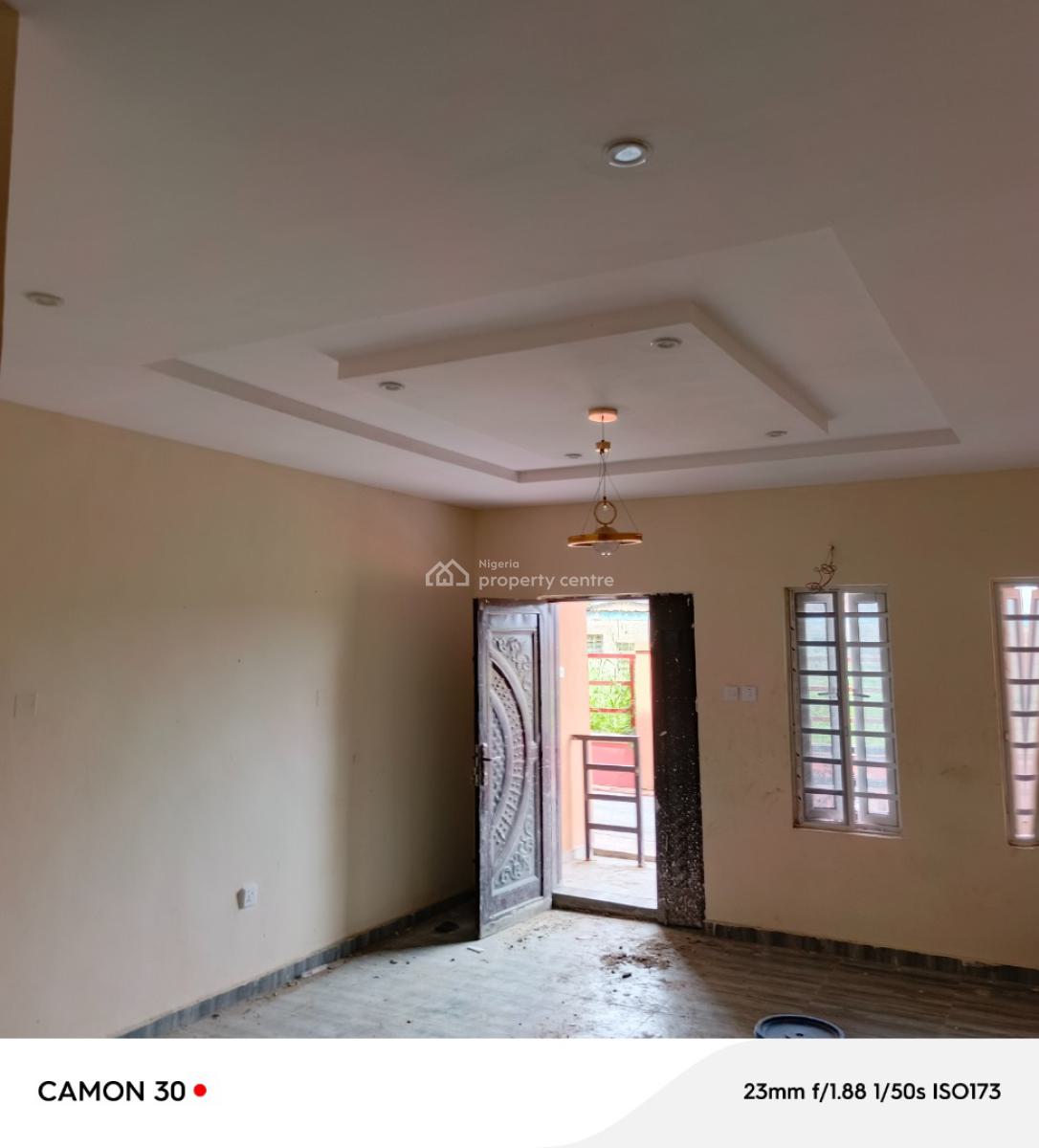 Give Away 2 Bedroom Flat in Jakande Estate, Not Far From B Stop, Isolo, Lagos, Flat / Apartment for Rent