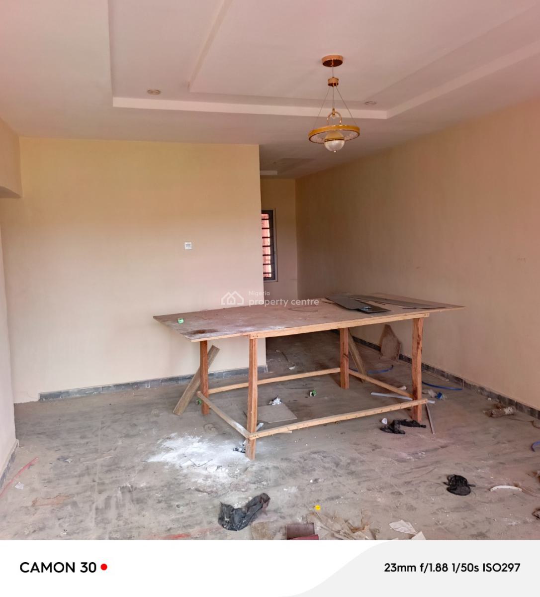 Give Away 2 Bedroom Flat in Jakande Estate, Not Far From B Stop, Isolo, Lagos, Flat / Apartment for Rent