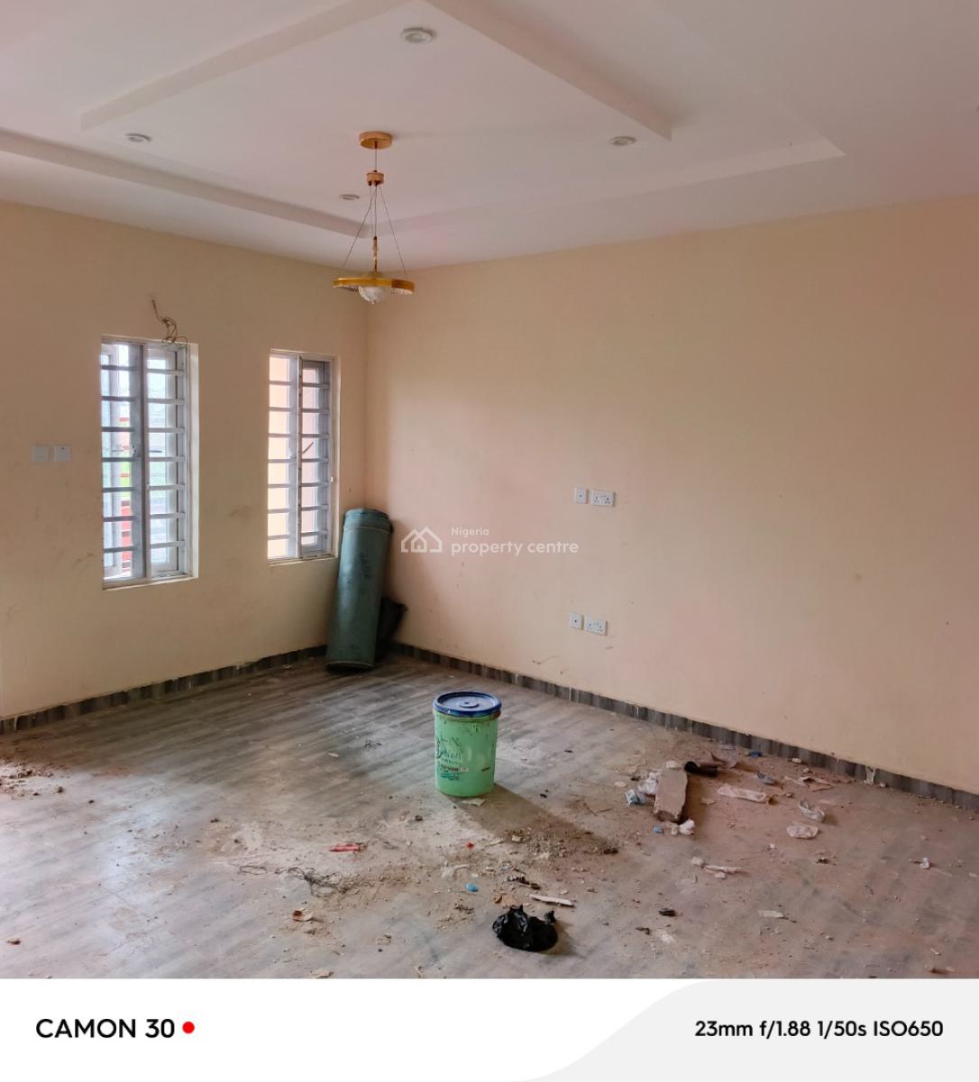 Give Away 2 Bedroom Flat in Jakande Estate, Not Far From B Stop, Isolo, Lagos, Flat / Apartment for Rent